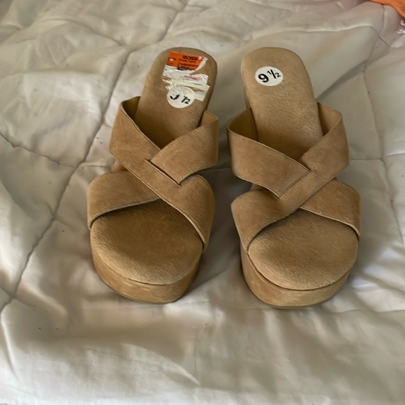 Nine West tan suede sandals. Size 9.5 new never worn. Great for summer - Picture 1 of 9